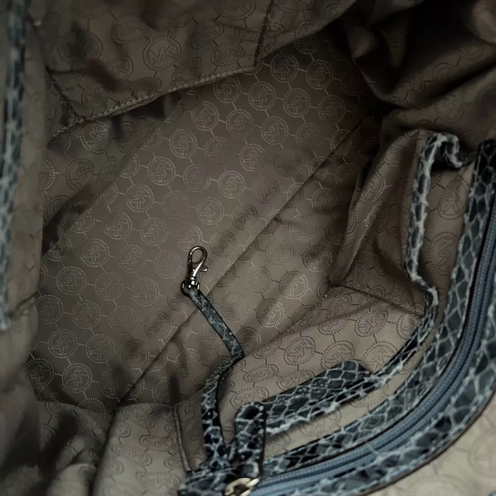 Michael Kors Blue Snake Print Tote Bag and wallet NWOT - Picture 5 of 5